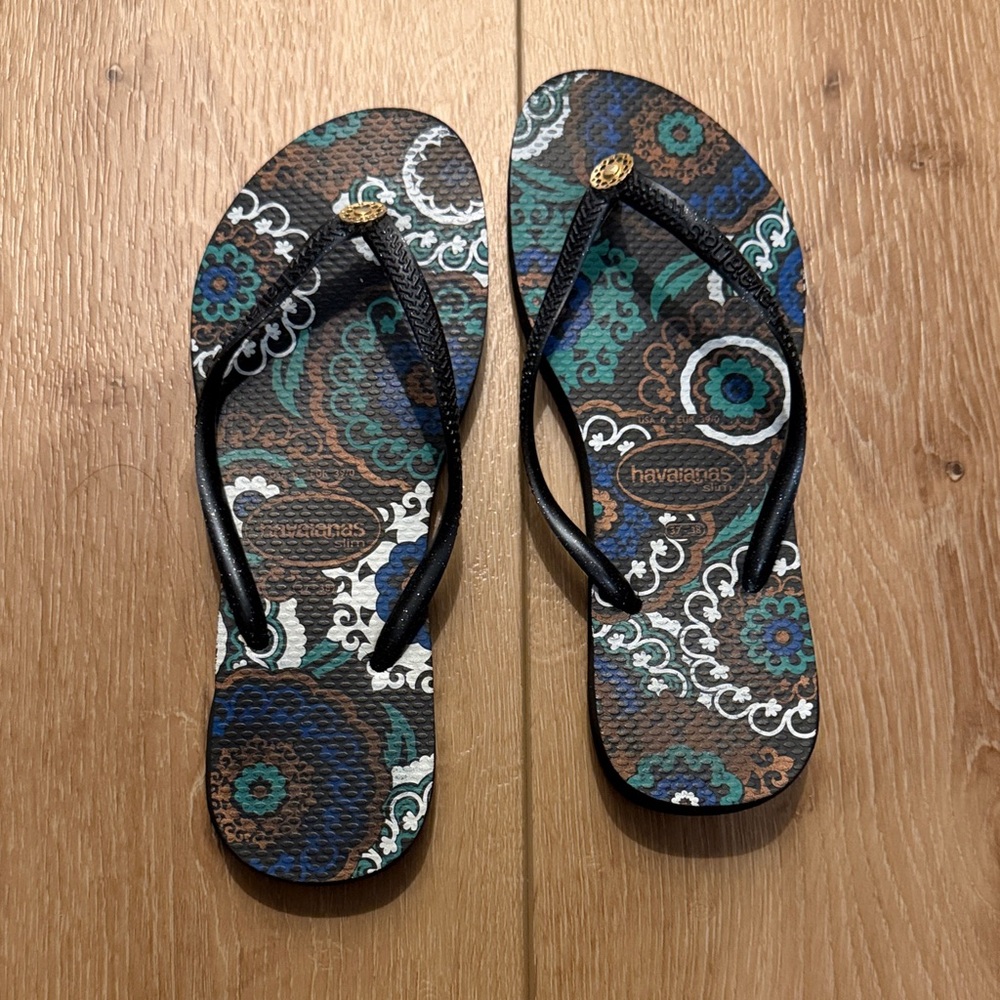 Havaianas Black and Blue Patterned Flip Flops